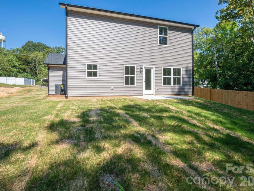 301 Congress Street, Lincolnton, NC 28092.  MLS# CAR4418941, YatesRealty ID 48310. 