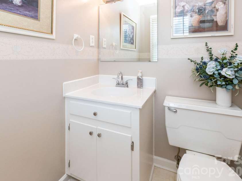 84 Portcrest Heights, Marion, NC 28752.  MLS# CAR4420704, YatesRealty ID 48311. 2nd Primary Half Bath