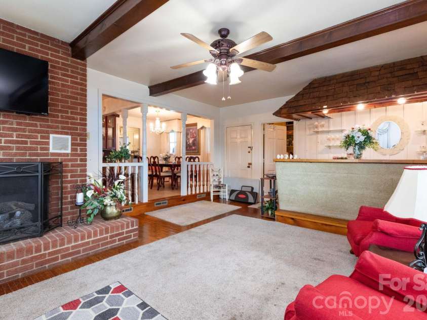 84 Portcrest Heights, Marion, NC 28752.  MLS# CAR4420704, YatesRealty ID 48311. Family Room