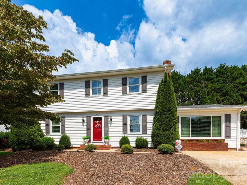 84 Portcrest Heights, Marion, NC 28752.  MLS# CAR4420704, YatesRealty ID 48311. Front of Home