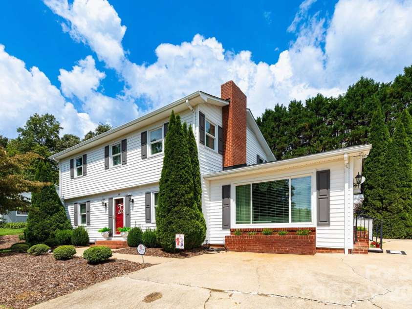 84 Portcrest Heights, Marion, NC 28752.  MLS# CAR4420704, YatesRealty ID 48311. Front of Home
