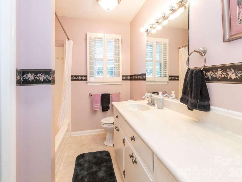 84 Portcrest Heights, Marion, NC 28752.  MLS# CAR4420704, YatesRealty ID 48311. Hall Bathroom