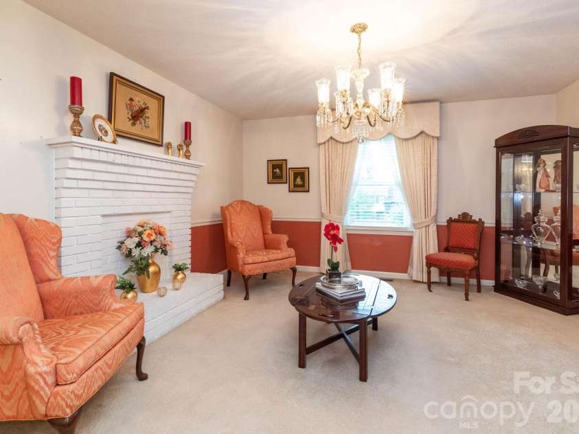 84 Portcrest Heights, Marion, NC 28752.  MLS# CAR4420704, YatesRealty ID 48311. Living Room