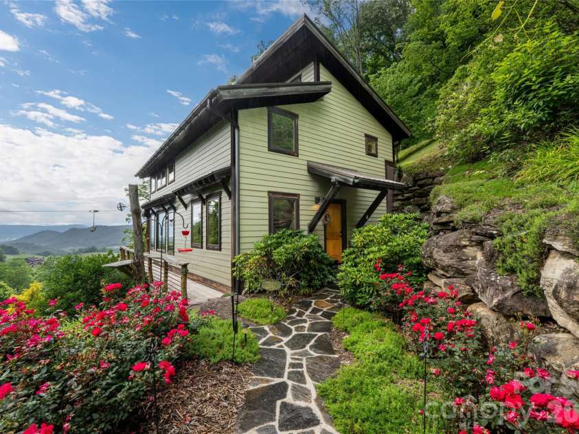 217 Natures Rest Lane, Clyde, NC 28721.  MLS# CAR4389640, YatesRealty ID 48312. 