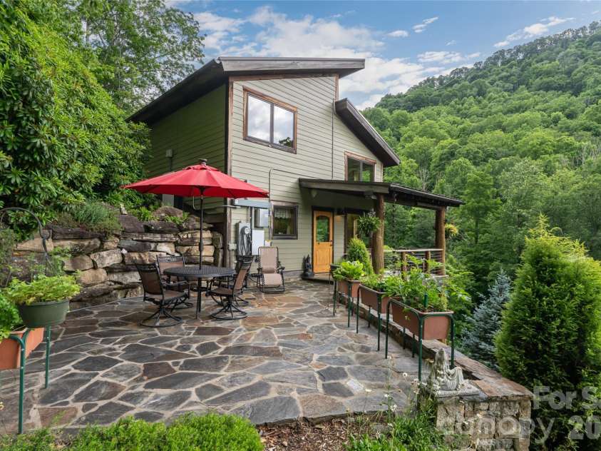 217 Natures Rest Lane, Clyde, NC 28721.  MLS# CAR4389640, YatesRealty ID 48312. 