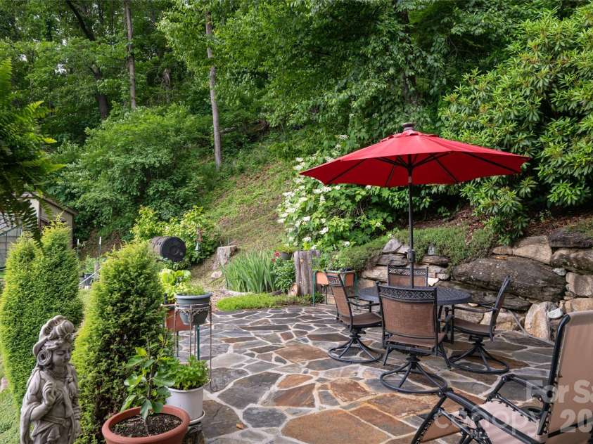 217 Natures Rest Lane, Clyde, NC 28721.  MLS# CAR4389640, YatesRealty ID 48312. 