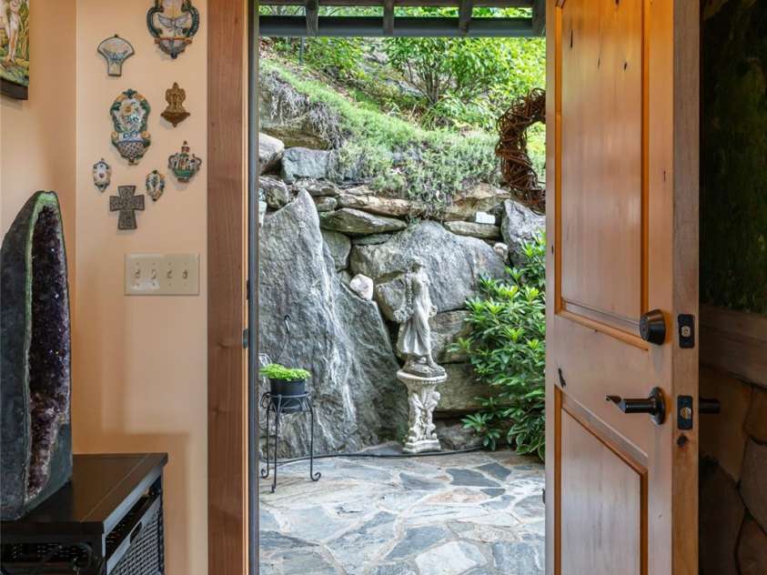 217 Natures Rest Lane, Clyde, NC 28721.  MLS# CAR4389640, YatesRealty ID 48312. 