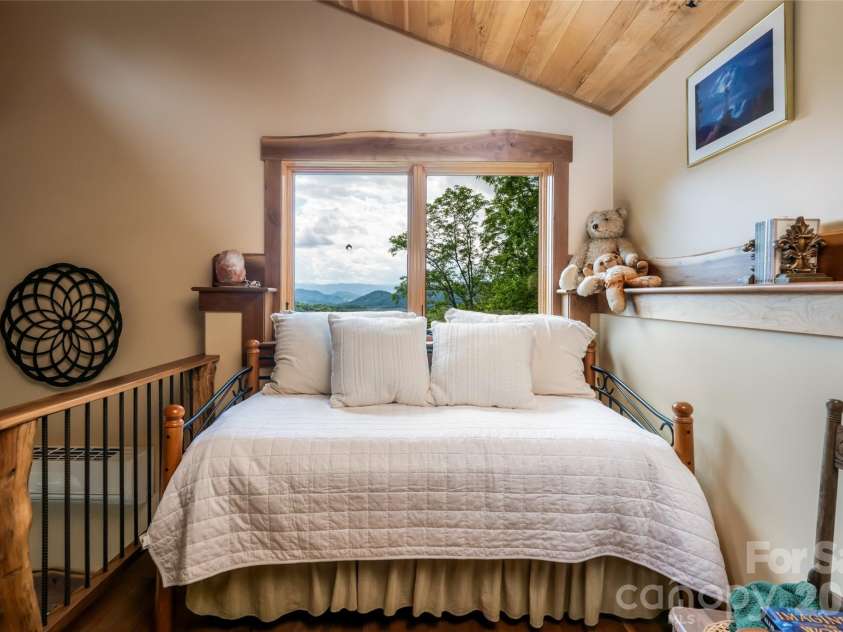 217 Natures Rest Lane, Clyde, NC 28721.  MLS# CAR4389640, YatesRealty ID 48312. 