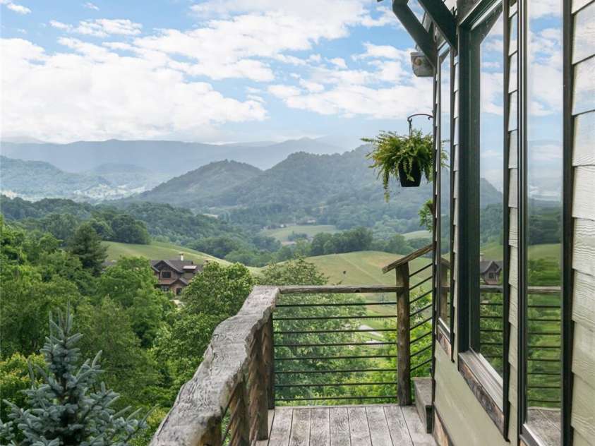 217 Natures Rest Lane, Clyde, NC 28721.  MLS# CAR4389640, YatesRealty ID 48312. 