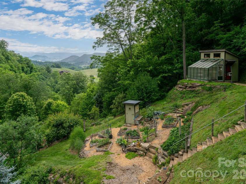 217 Natures Rest Lane, Clyde, NC 28721.  MLS# CAR4389640, YatesRealty ID 48312. 