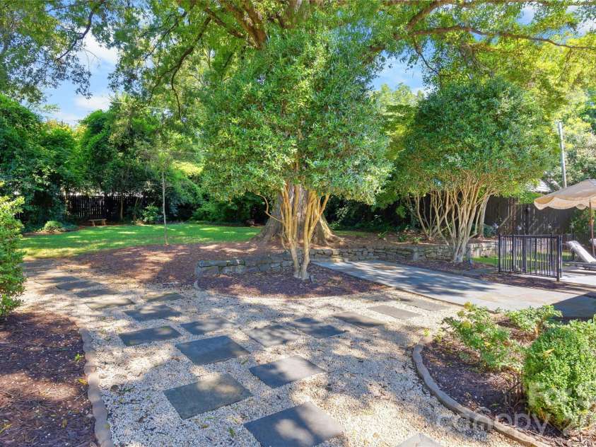 1838 Wendover Road, Charlotte, NC 28211.  MLS# CAR4420286, YatesRealty ID 48313. Courtyard overlooking rear yard