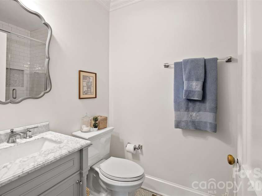 1838 Wendover Road, Charlotte, NC 28211.  MLS# CAR4420286, YatesRealty ID 48313. En suite bath 2