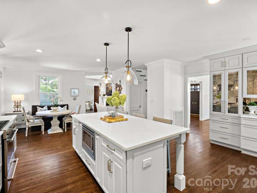 1838 Wendover Road, Charlotte, NC 28211.  MLS# CAR4420286, YatesRealty ID 48313. Kitchen