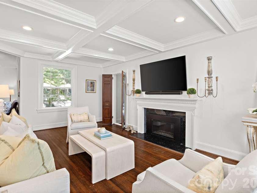 1838 Wendover Road, Charlotte, NC 28211.  MLS# CAR4420286, YatesRealty ID 48313. Living room