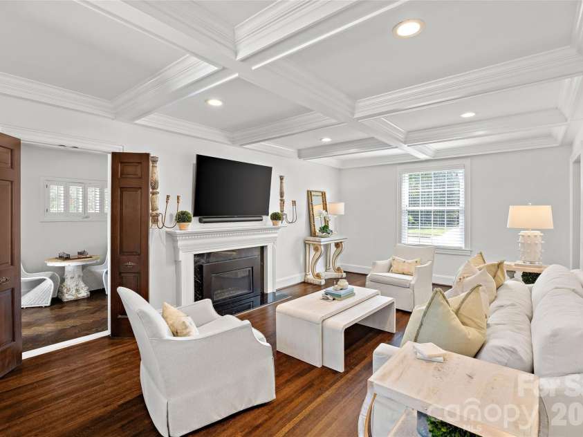 1838 Wendover Road, Charlotte, NC 28211.  MLS# CAR4420286, YatesRealty ID 48313. Living room