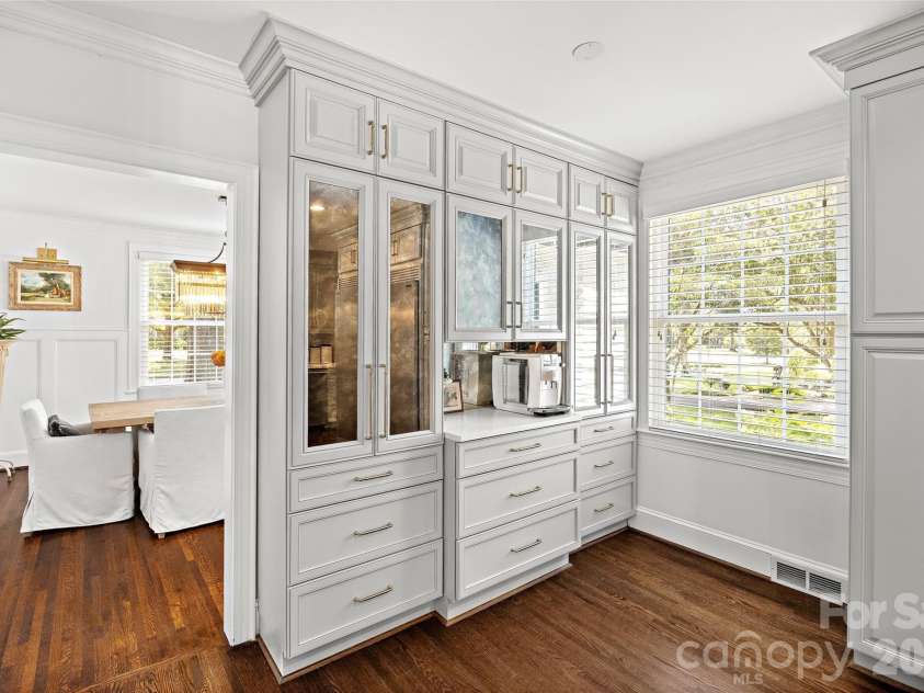 1838 Wendover Road, Charlotte, NC 28211.  MLS# CAR4420286, YatesRealty ID 48313. Pantry