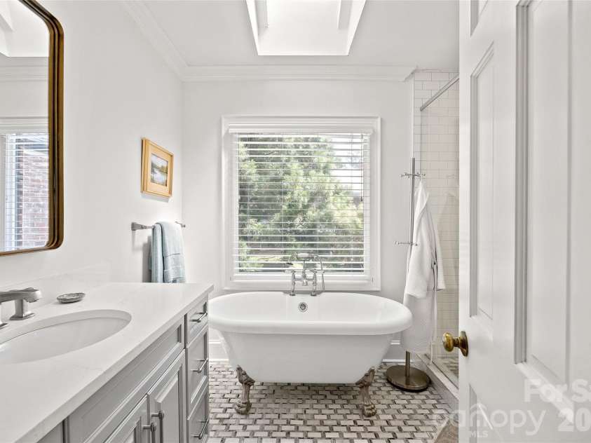1838 Wendover Road, Charlotte, NC 28211.  MLS# CAR4420286, YatesRealty ID 48313. Primary bathroom
