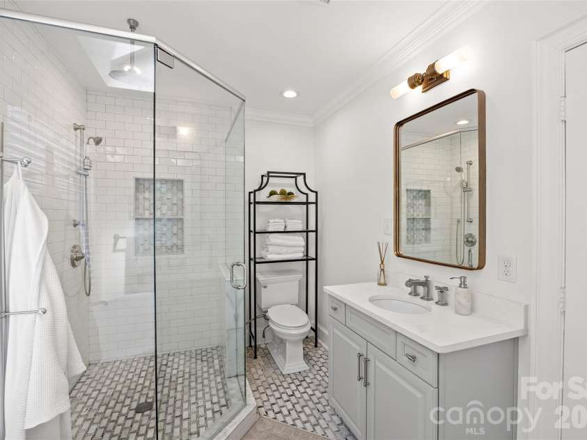 1838 Wendover Road, Charlotte, NC 28211.  MLS# CAR4420286, YatesRealty ID 48313. Primary bathroom
