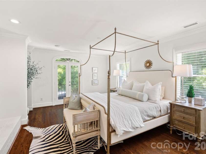 1838 Wendover Road, Charlotte, NC 28211.  MLS# CAR4420286, YatesRealty ID 48313. Primary bedroom