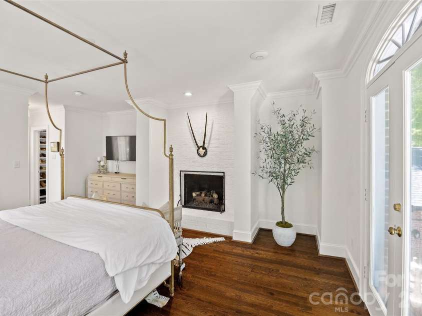 1838 Wendover Road, Charlotte, NC 28211.  MLS# CAR4420286, YatesRealty ID 48313. Primary bedroom