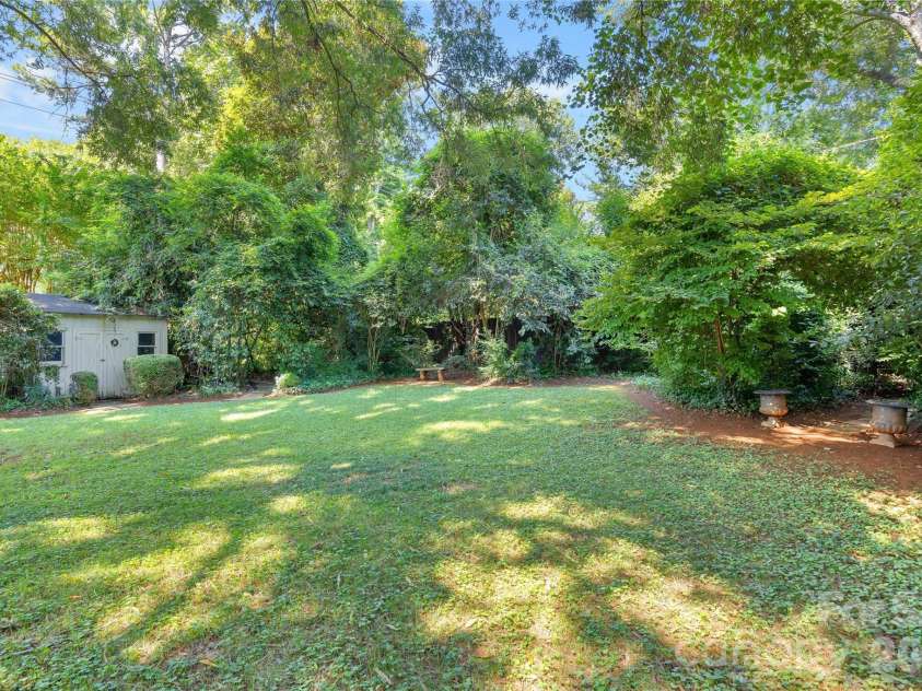 1838 Wendover Road, Charlotte, NC 28211.  MLS# CAR4420286, YatesRealty ID 48313. Rear yard