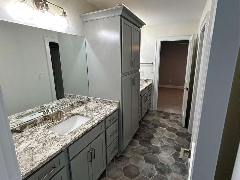 1686 Nestledown Court, Rock Hill, SC 29732.  MLS# CAR4420790, YatesRealty ID 48314. Guest Bath