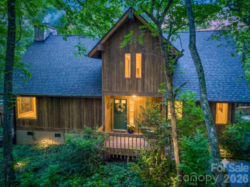 141 Hemlock Lane, Lake Lure, NC 28746.  MLS# CAR4398302, YatesRealty ID 48317. 