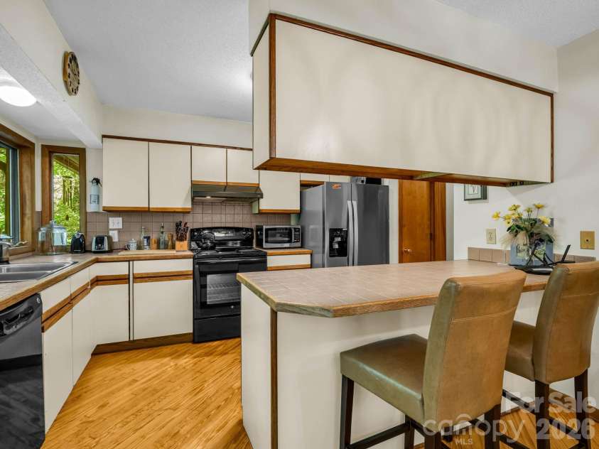141 Hemlock Lane, Lake Lure, NC 28746.  MLS# CAR4398302, YatesRealty ID 48317. 