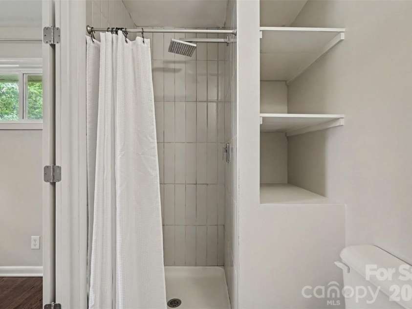 1741 Herrin Avenue, Charlotte, NC 28205.  MLS# CAR4420142, YatesRealty ID 48319. Primary Bathroom