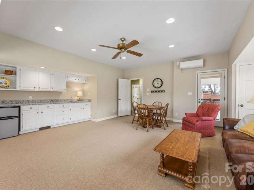3632 Johnny Cake Lane, Charlotte, NC 28226.  MLS# CAR4345575, YatesRealty ID 4832. 