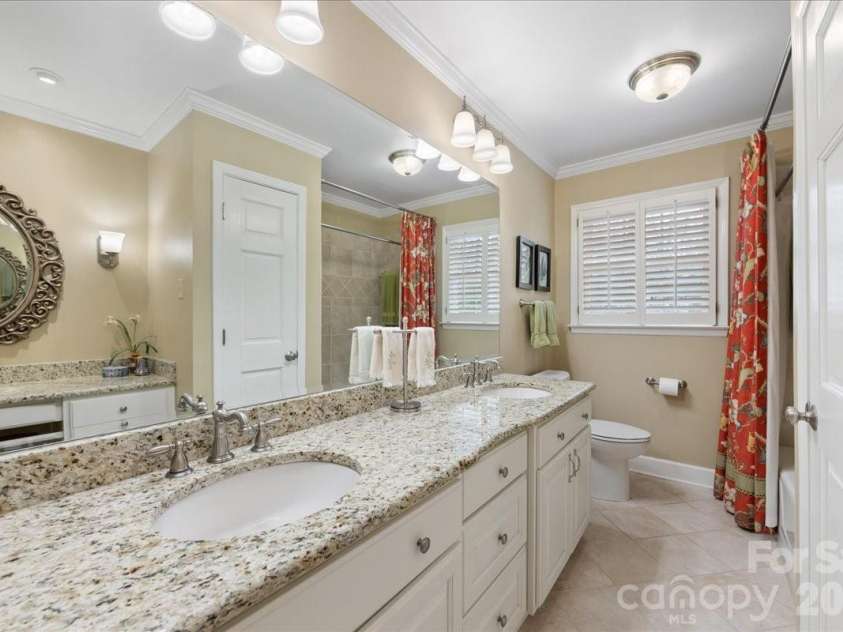 3632 Johnny Cake Lane, Charlotte, NC 28226.  MLS# CAR4345575, YatesRealty ID 4832. Hall bath with so much space