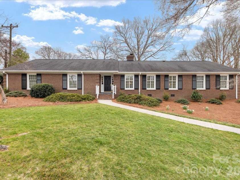 3632 Johnny Cake Lane, Charlotte, NC 28226.  MLS# CAR4345575, YatesRealty ID 4832. Welcome Home