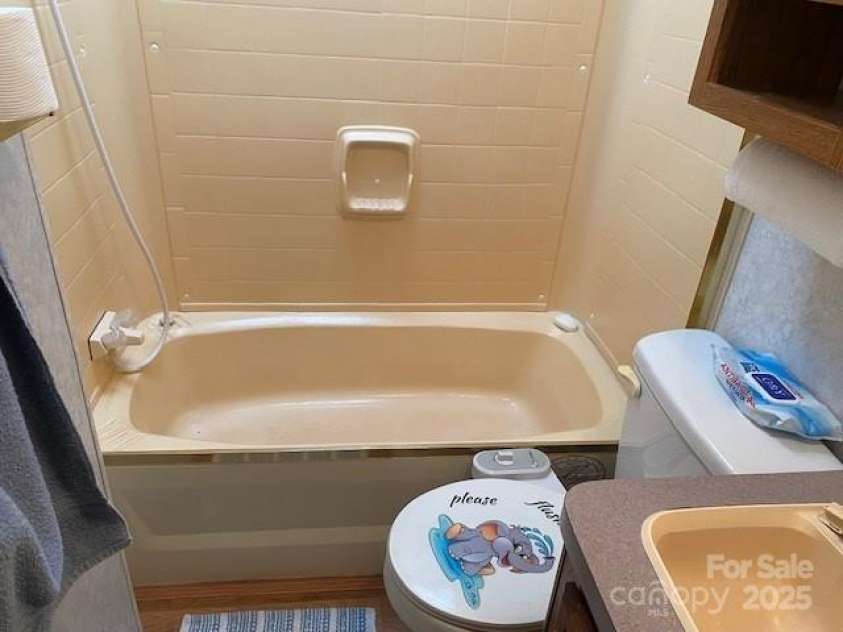 582 Dogwood Circle, Traphill, NC 28685.  MLS# CAR4238397, YatesRealty ID 4832. Bath