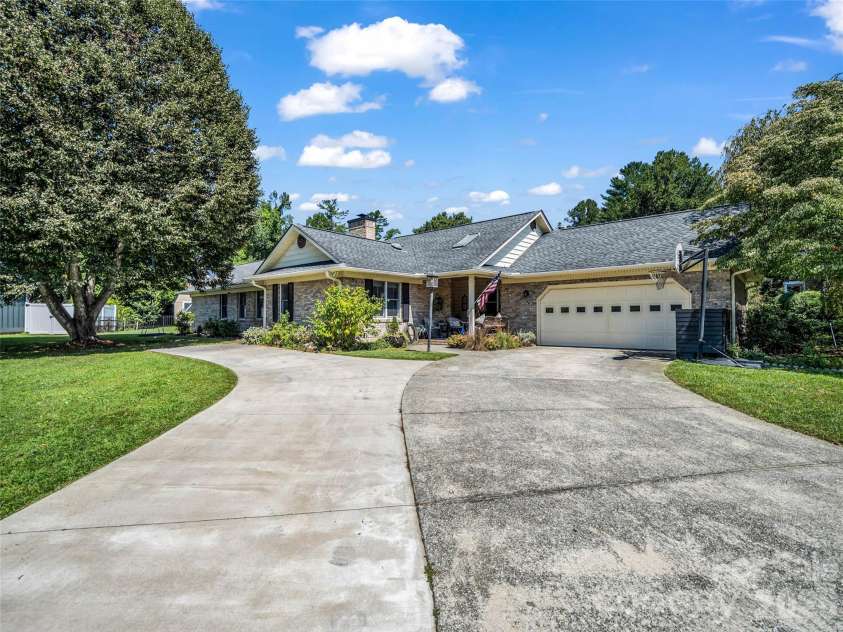 2365 Rosemont Court, Hendersonville, NC 28791.  MLS# CAR4420788, YatesRealty ID 48320. 
