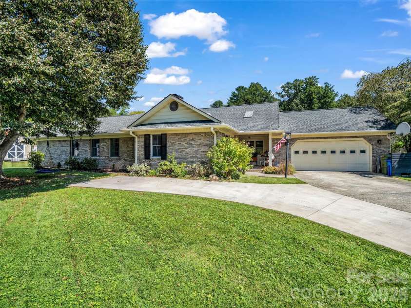 2365 Rosemont Court, Hendersonville, NC 28791.  MLS# CAR4420788, YatesRealty ID 48320. 
