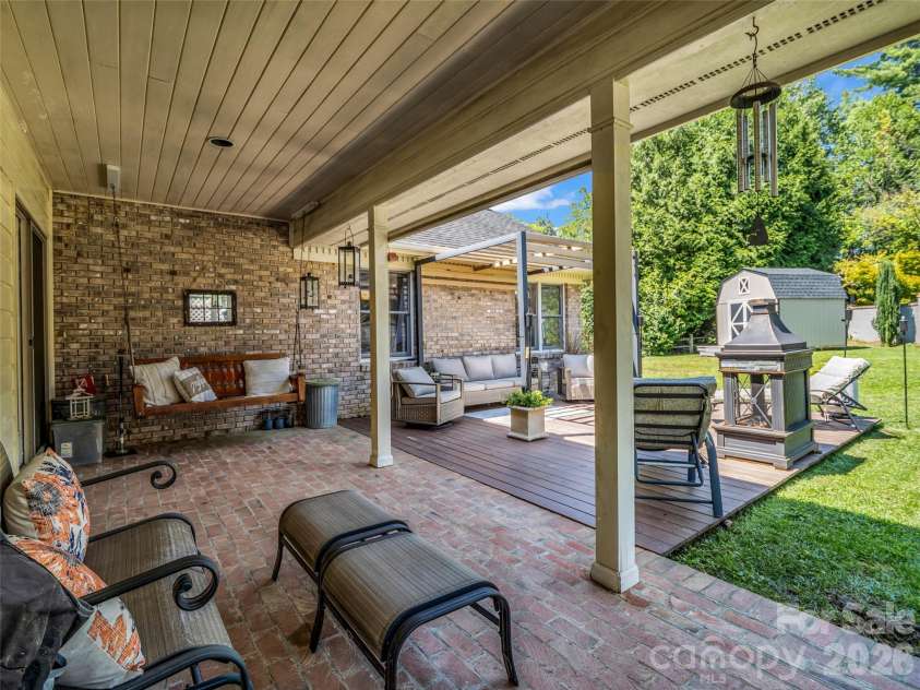 2365 Rosemont Court, Hendersonville, NC 28791.  MLS# CAR4420788, YatesRealty ID 48320. 