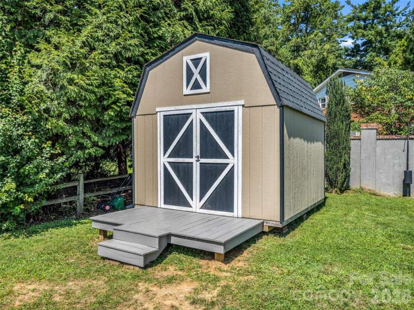2365 Rosemont Court, Hendersonville, NC 28791.  MLS# CAR4420788, YatesRealty ID 48320. 