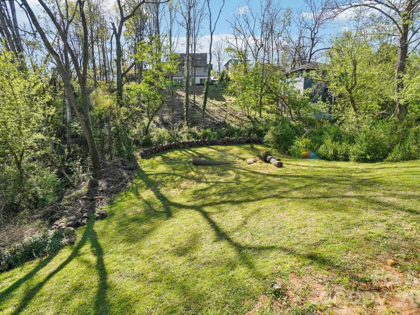 153 Hudson Street, Asheville, NC 28806.  MLS# CAR4420786, YatesRealty ID 48322. Backyard