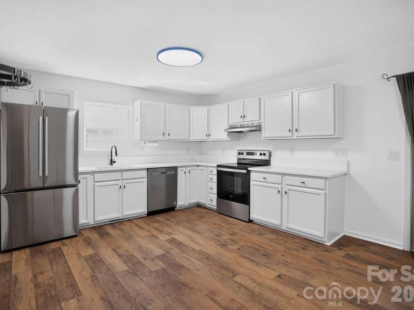 153 Hudson Street, Asheville, NC 28806.  MLS# CAR4420786, YatesRealty ID 48322. Kitchen