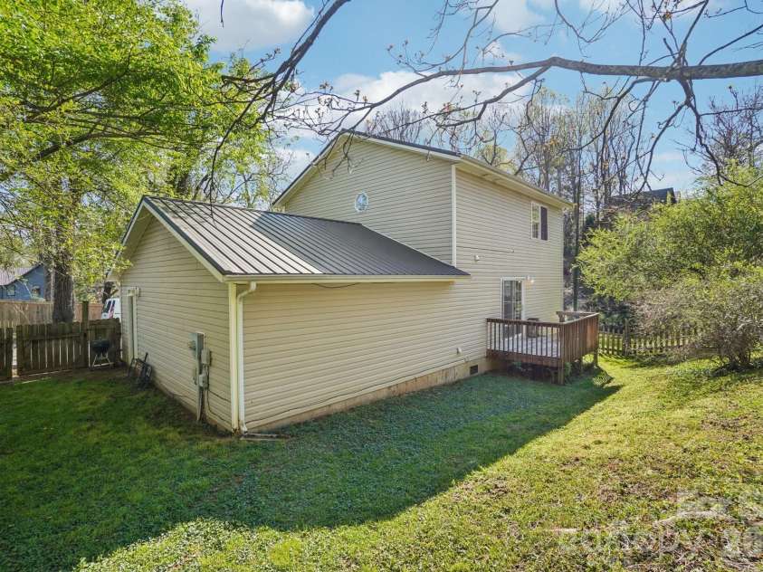 153 Hudson Street, Asheville, NC 28806.  MLS# CAR4420786, YatesRealty ID 48322. Sideyard
