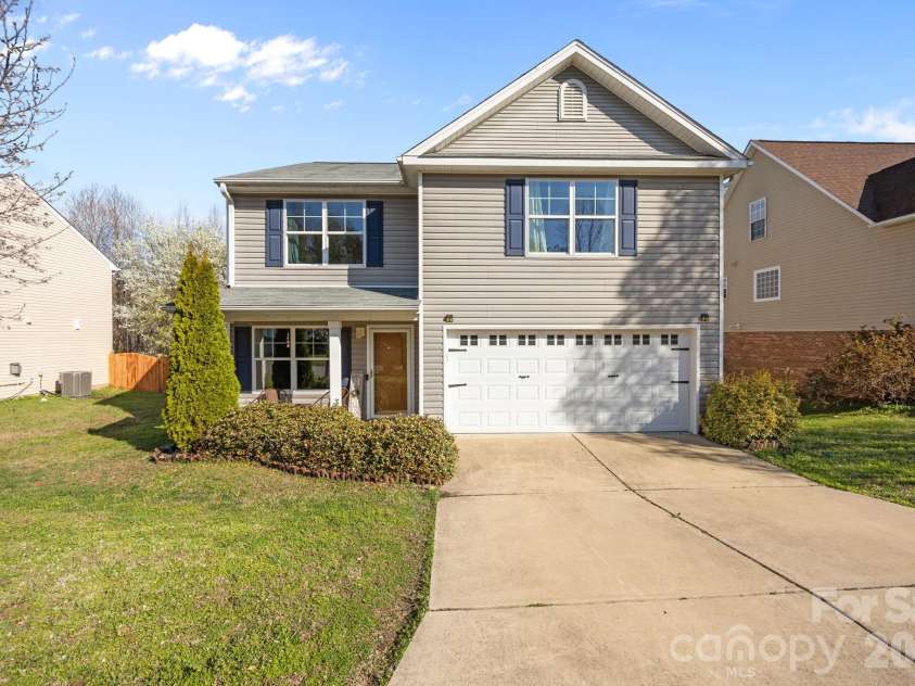 865 Winterside Lane, Winston Salem, NC 27107.  MLS# CAR4418707, YatesRealty ID 48323. 
