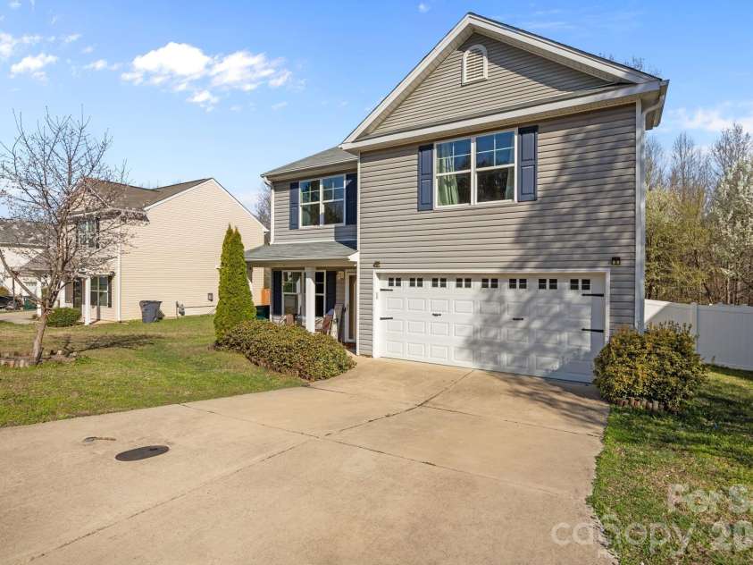 865 Winterside Lane, Winston Salem, NC 27107.  MLS# CAR4418707, YatesRealty ID 48323. 