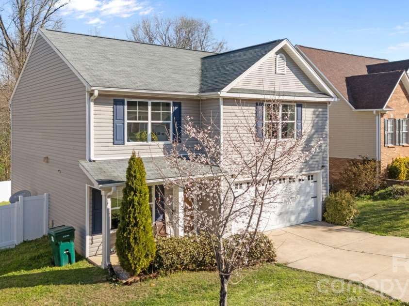 865 Winterside Lane, Winston Salem, NC 27107.  MLS# CAR4418707, YatesRealty ID 48323. 