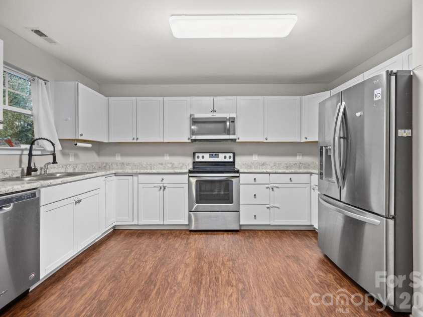 865 Winterside Lane, Winston Salem, NC 27107.  MLS# CAR4418707, YatesRealty ID 48323. 