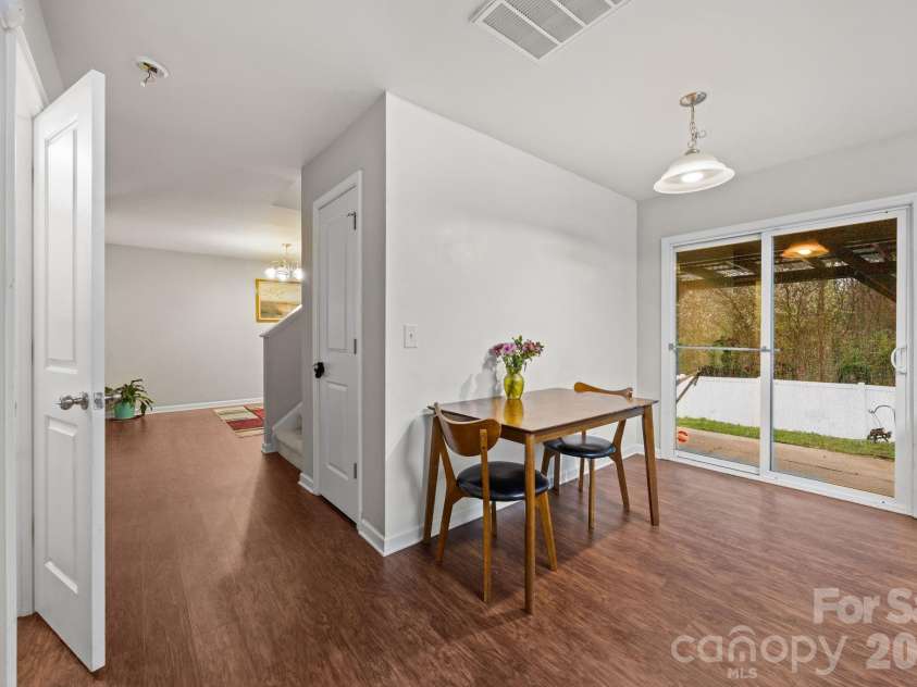 865 Winterside Lane, Winston Salem, NC 27107.  MLS# CAR4418707, YatesRealty ID 48323. 