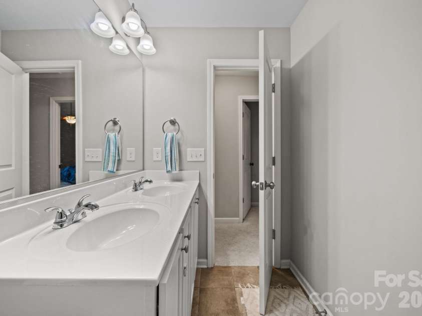 865 Winterside Lane, Winston Salem, NC 27107.  MLS# CAR4418707, YatesRealty ID 48323. 