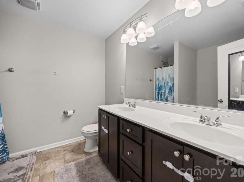 865 Winterside Lane, Winston Salem, NC 27107.  MLS# CAR4418707, YatesRealty ID 48323. 
