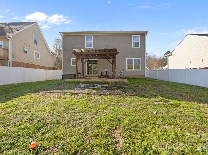 865 Winterside Lane, Winston Salem, NC 27107.  MLS# CAR4418707, YatesRealty ID 48323. 