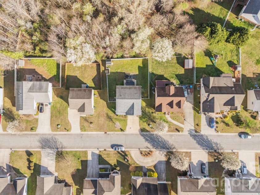 865 Winterside Lane, Winston Salem, NC 27107.  MLS# CAR4418707, YatesRealty ID 48323. 