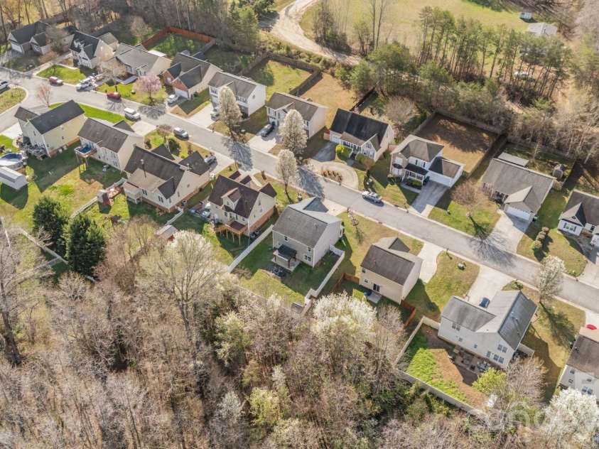865 Winterside Lane, Winston Salem, NC 27107.  MLS# CAR4418707, YatesRealty ID 48323. 